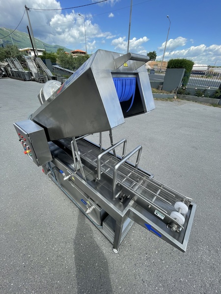 Photo WASHING DRAYER MACHINE OF READY TO EAT PACKAGES